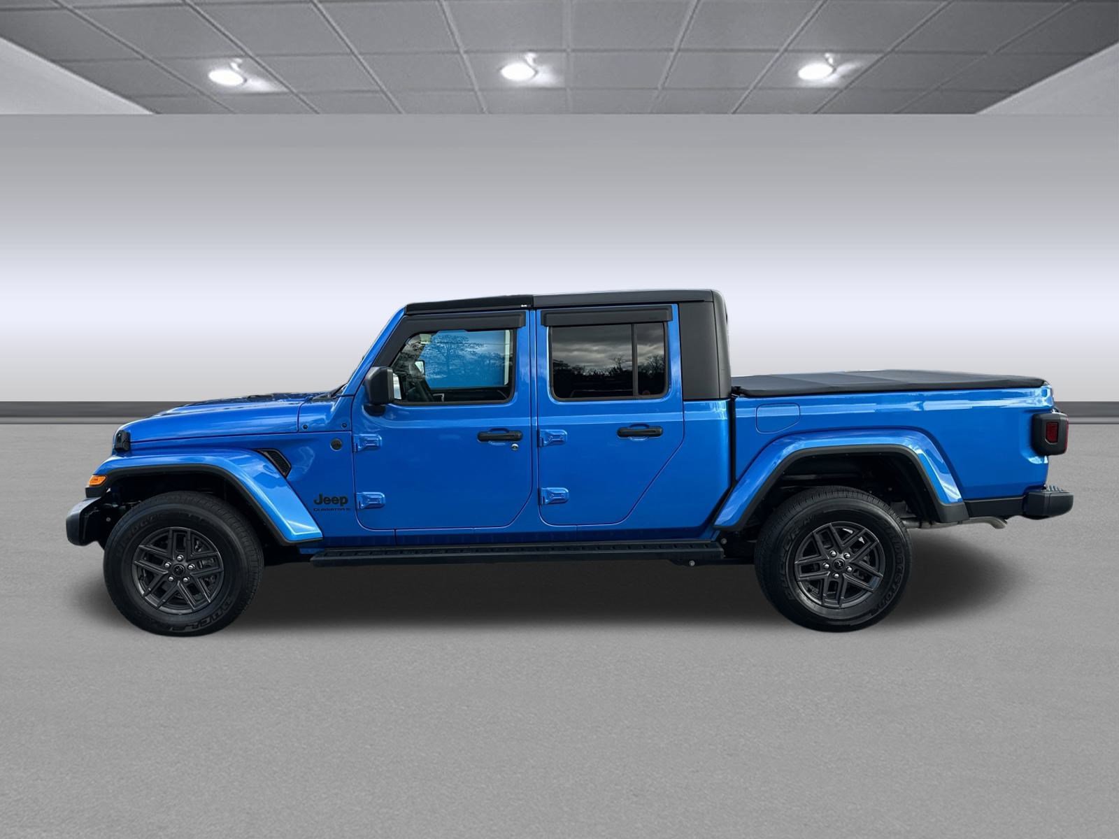 Used 2024 Jeep Gladiator Sport image 6