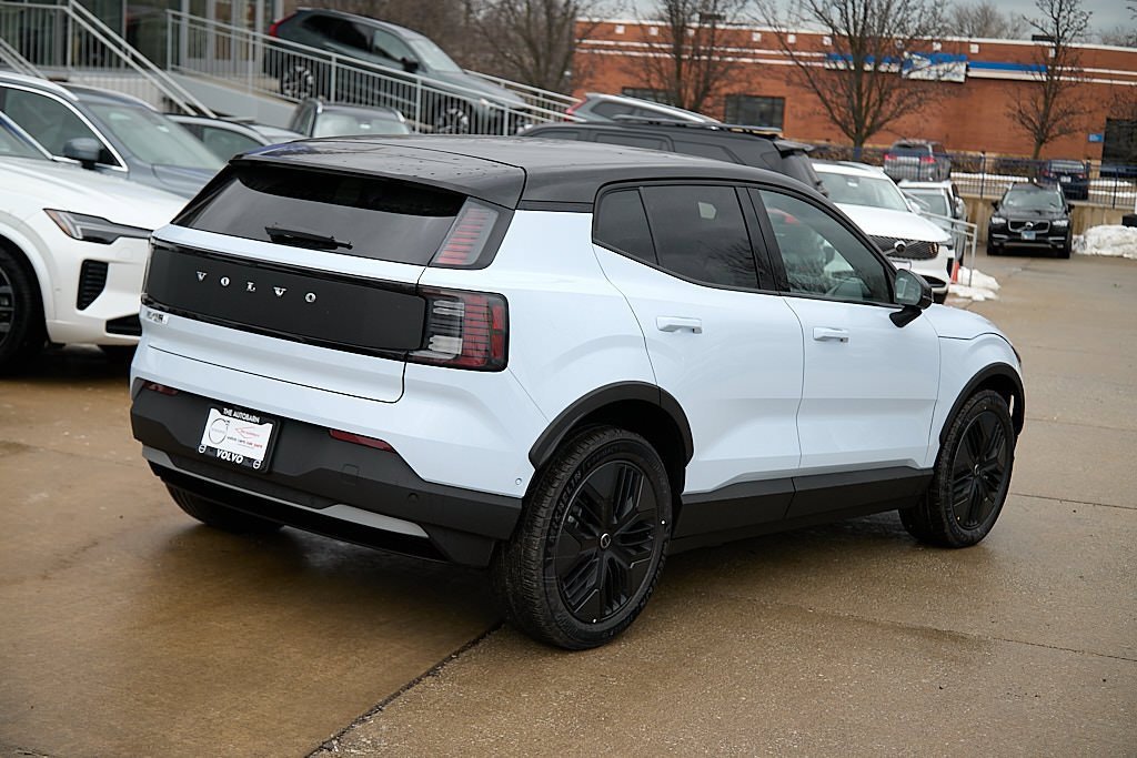 New 2026 Volvo EX30 Cross Country Ultra image 9