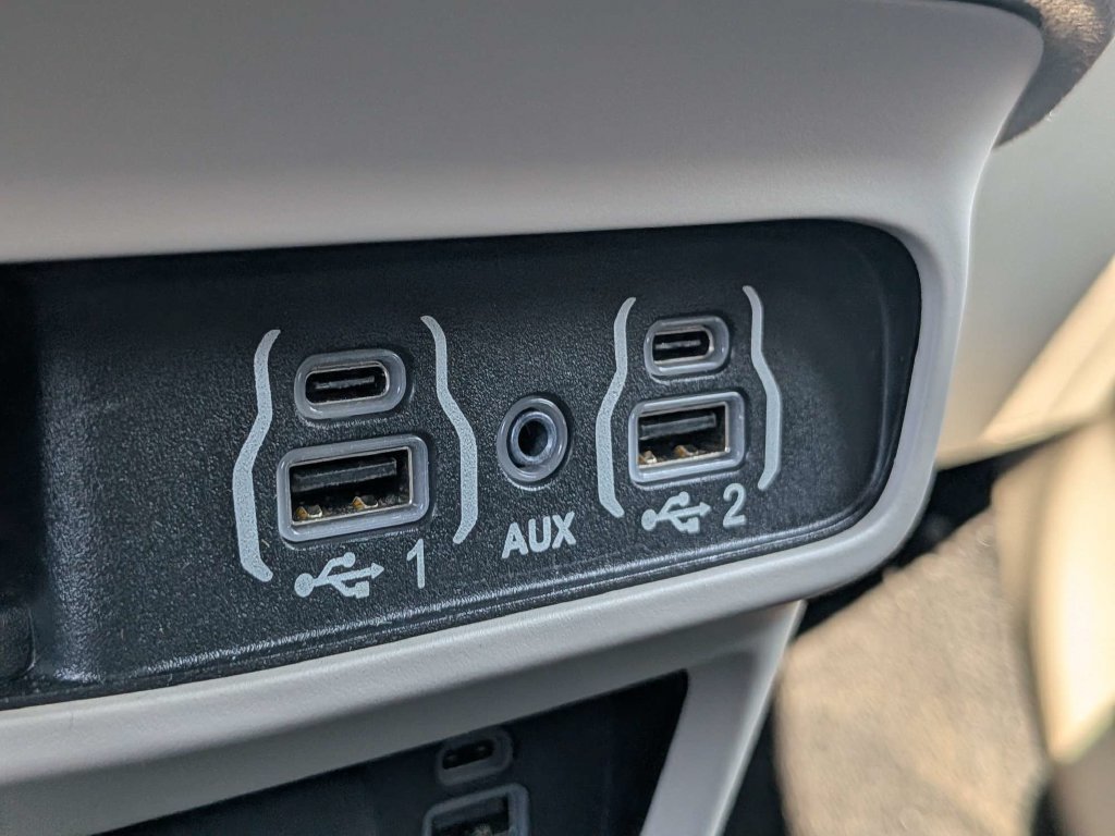 Used 2022 Chrysler Pacifica Touring-L FWD image 23