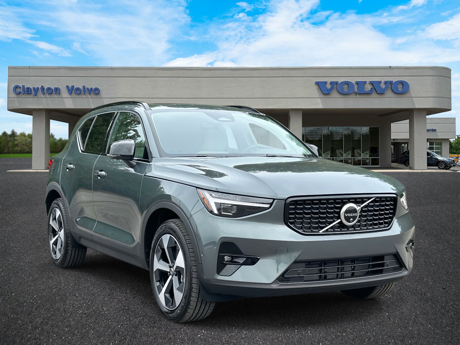 New 2026 Volvo XC40 B5 Plus w/ Protection Package Premier