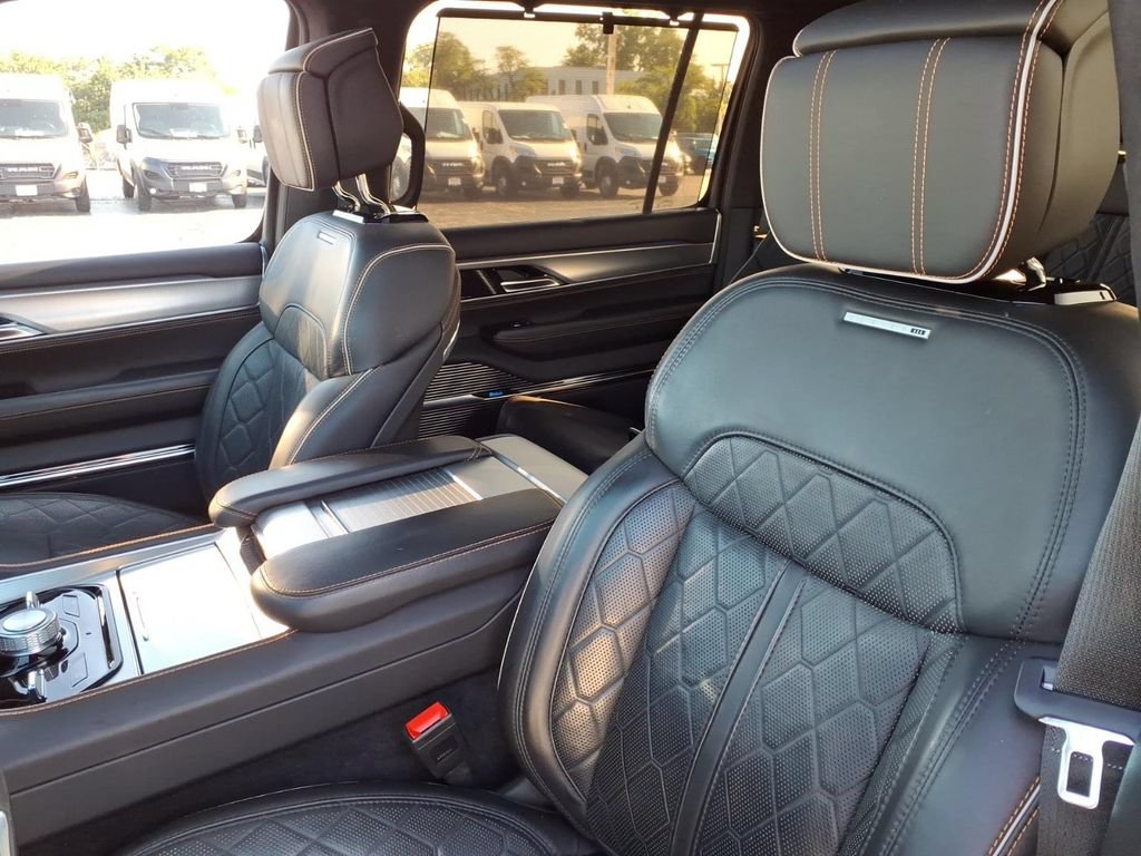 Certified 2023 Jeep Grand Wagoneer Series III AWD/4WD image 10