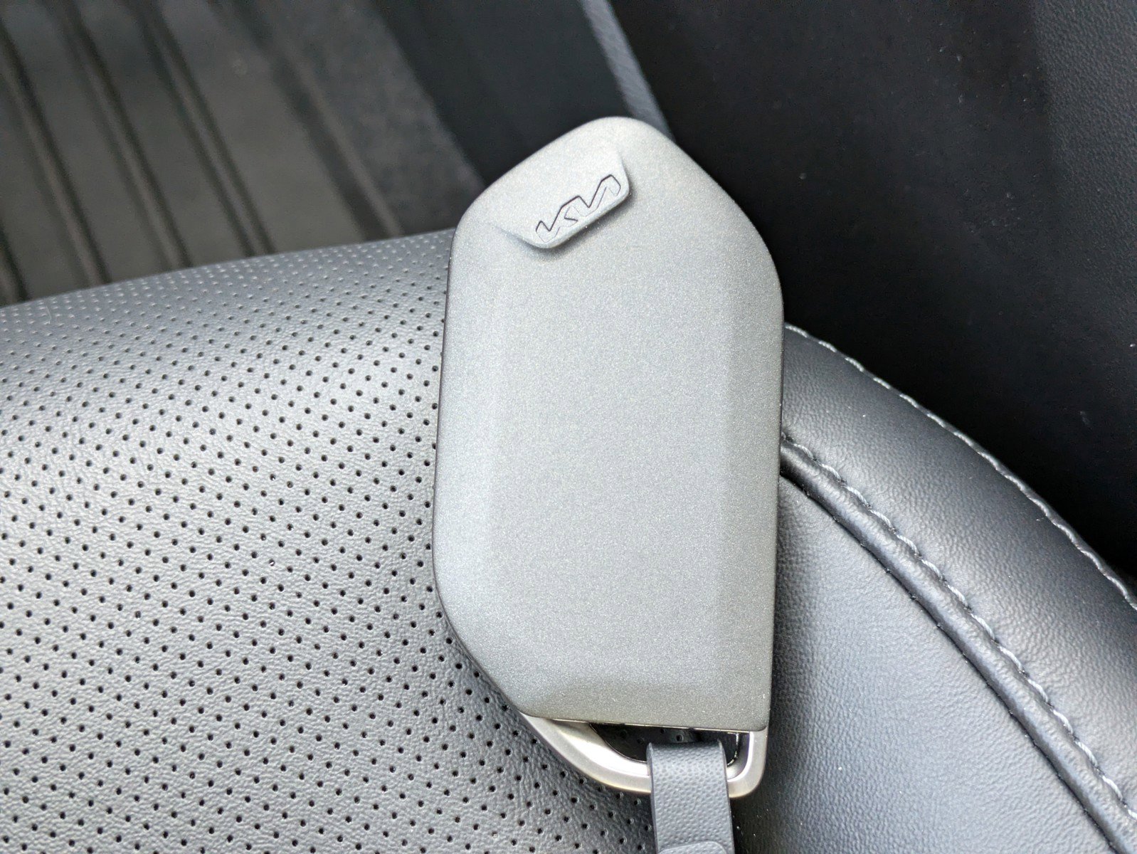 Certified 2025 Kia Telluride LX image 26