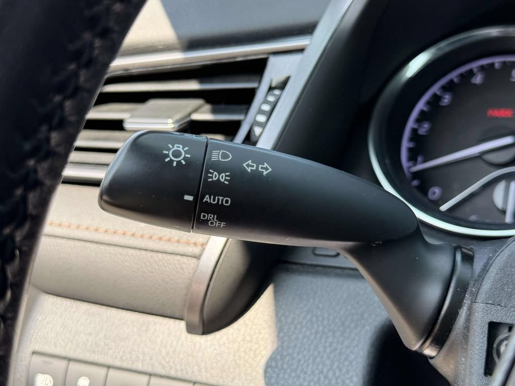 Used 2019 Toyota Camry FWD image 25