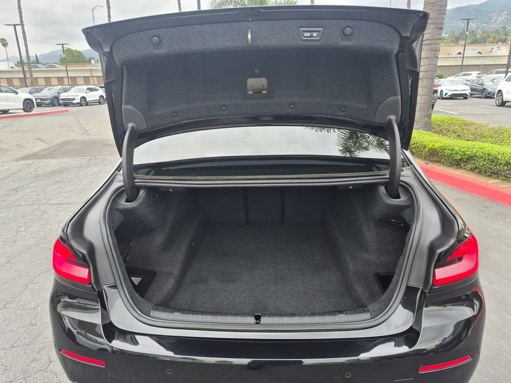 Used 2021 BMW 540i xDrive w/ Executive Package image 39