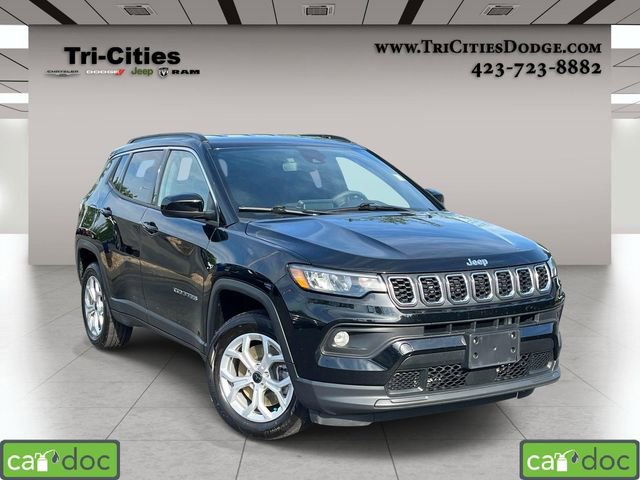 Used 2025 Jeep Compass Latitude AWD/4WD image 1