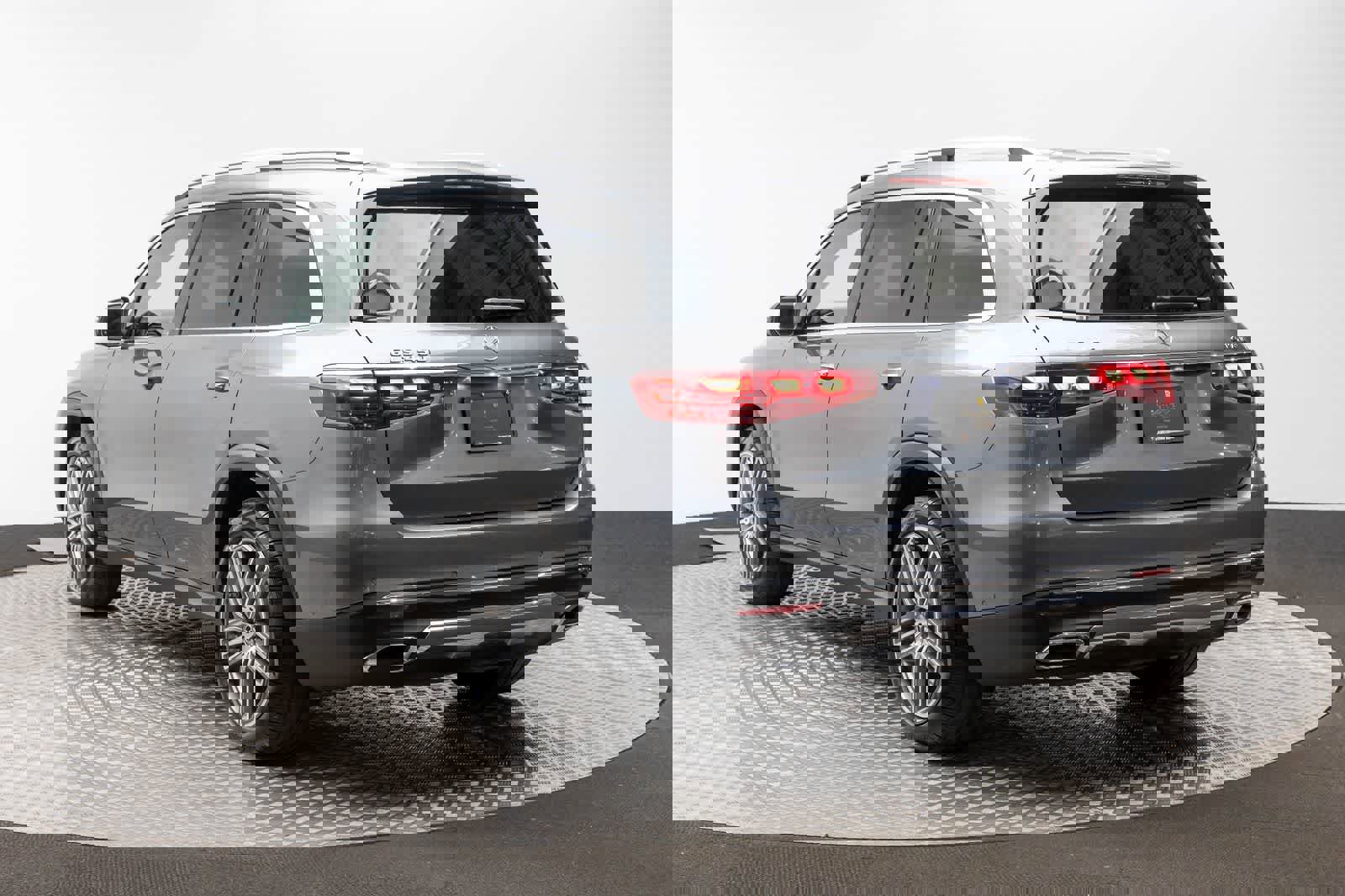 Used 2025 Mercedes-Benz GLS 450 4MATIC image 4