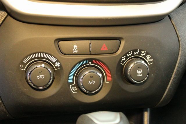 Used 2017 Jeep Cherokee Sport image 25