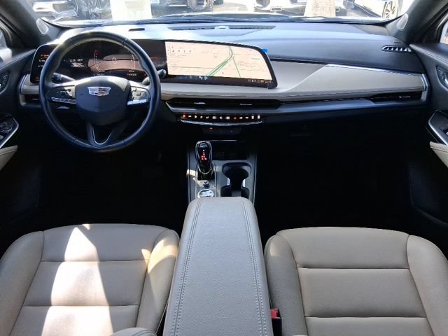 Used 2024 Cadillac XT4 Luxury w/ LPO, Floor Liner Package FWD image 9