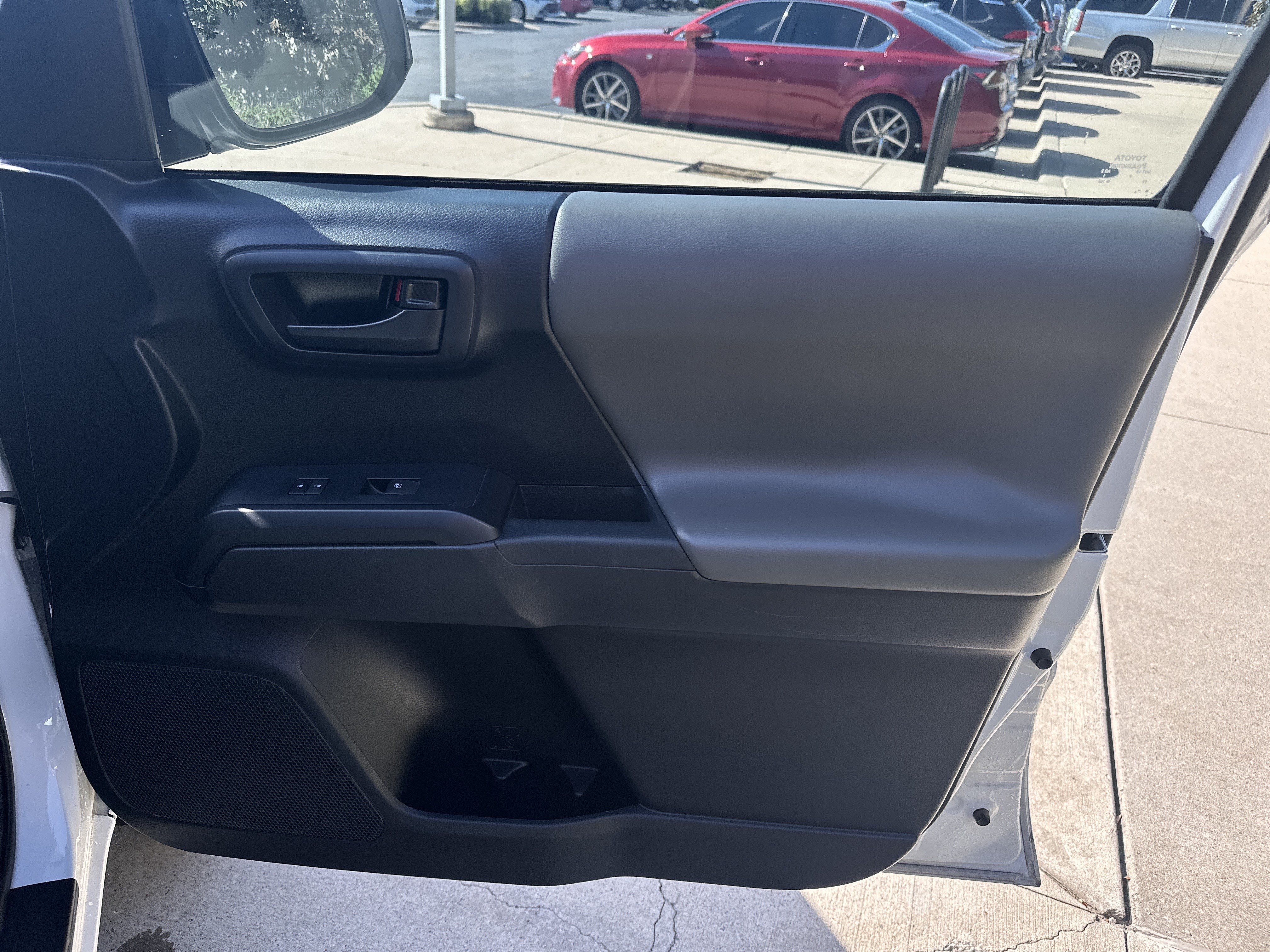 Used 2018 Toyota Tacoma SR w/ SR Convenience Package AWD/4WD image 27