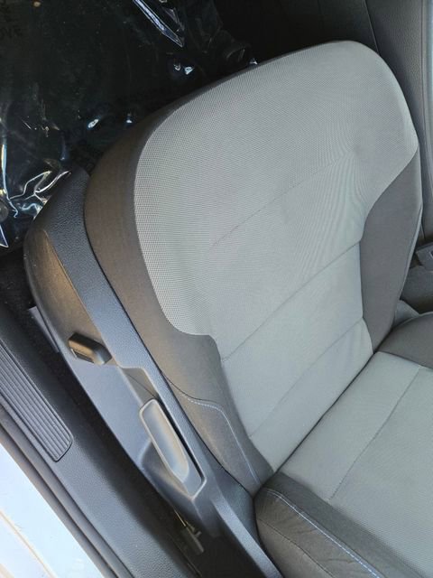 Used 2015 Volkswagen e-Golf Limited Edition image 11