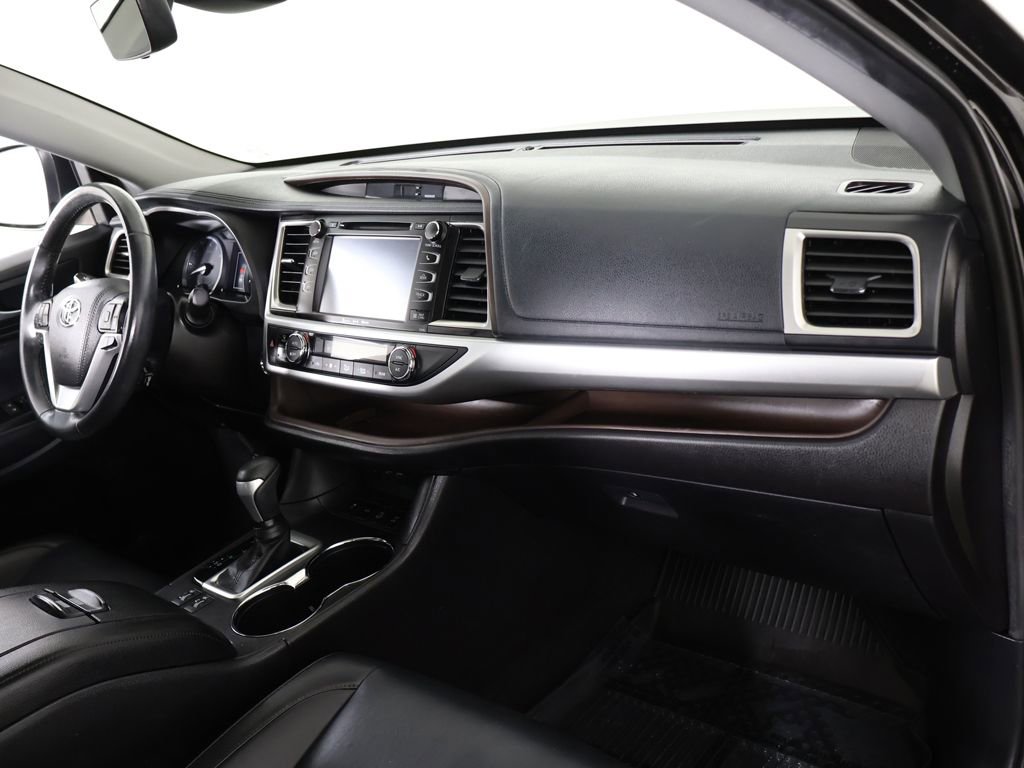 Used 2019 Toyota Highlander XLE AWD/4WD image 30