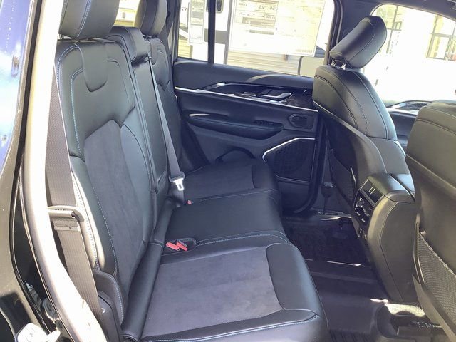 New 2024 Jeep Grand Cherokee Trailhawk AWD/4WD image 35