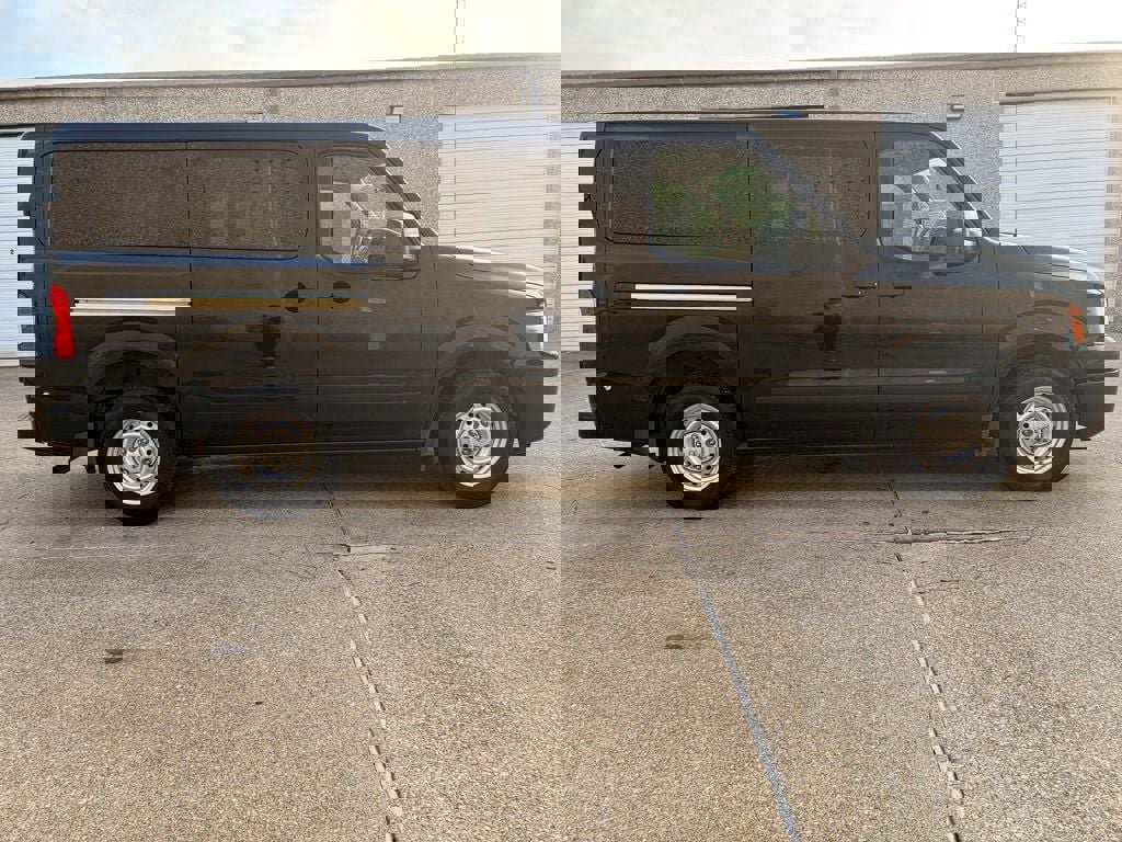 Used 2018 Nissan NV 3500 S image 12