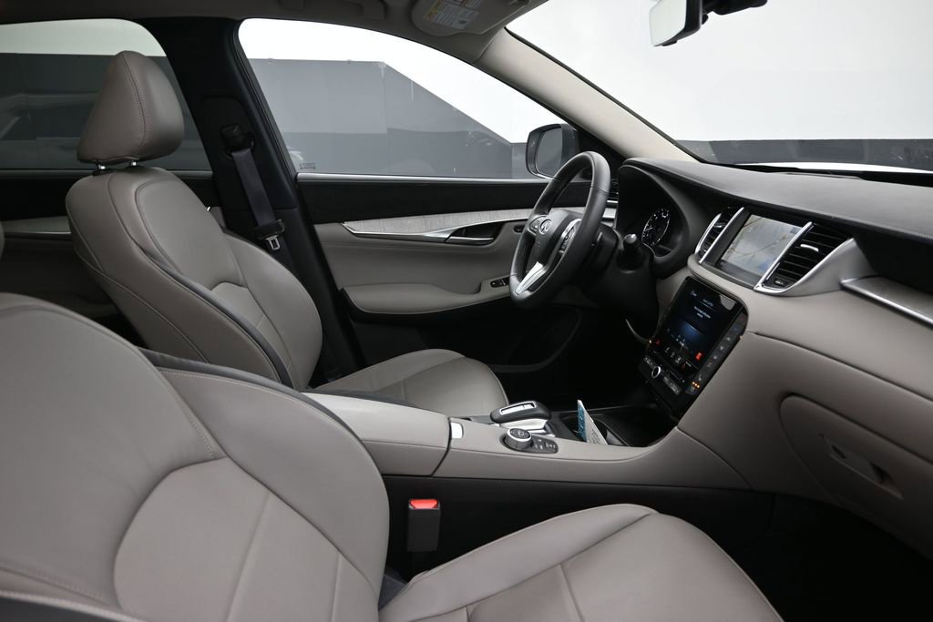 Used 2024 INFINITI QX50 Sensory AWD/4WD image 11
