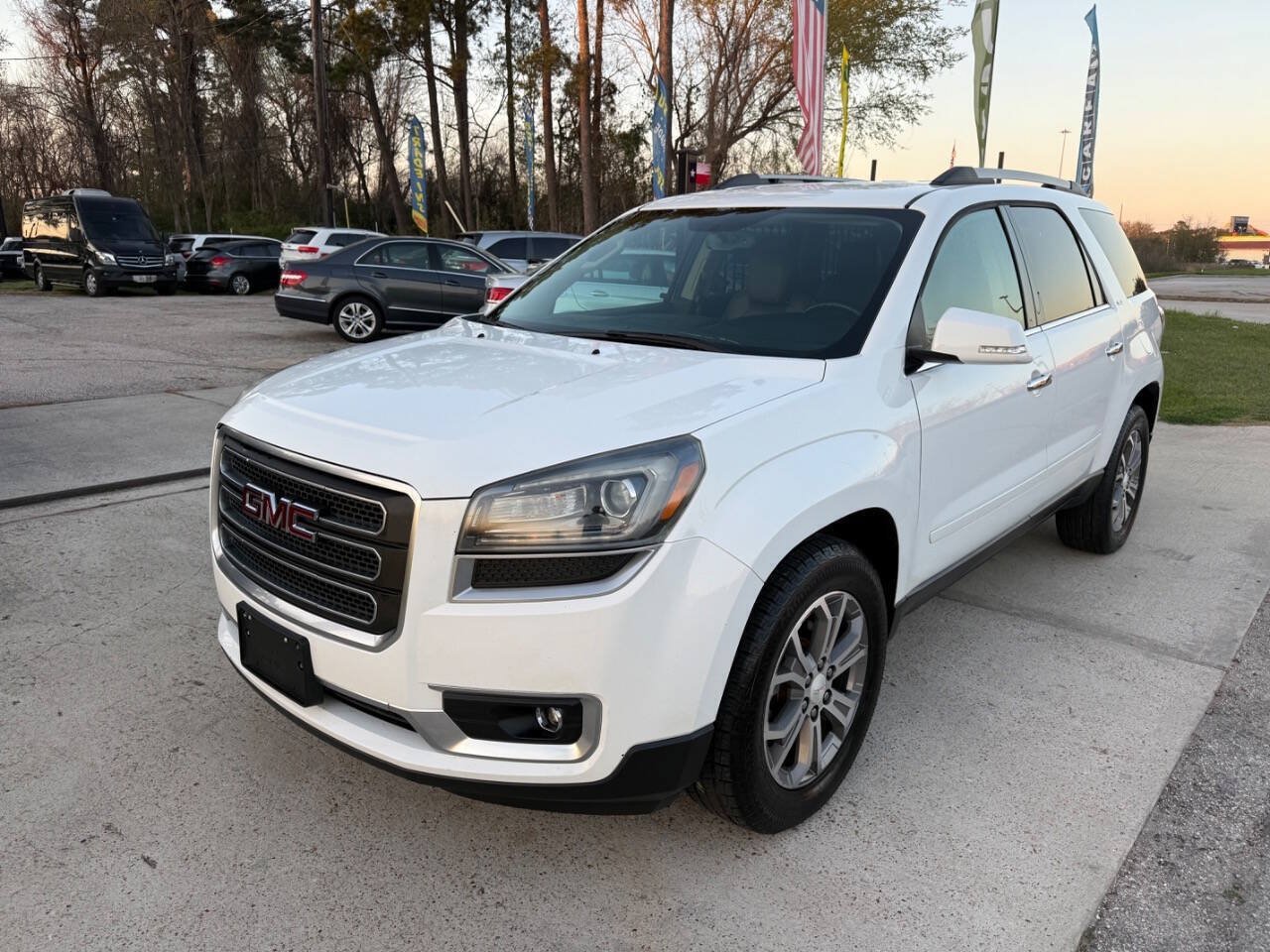 Used 2016 GMC Acadia SLT FWD image 2