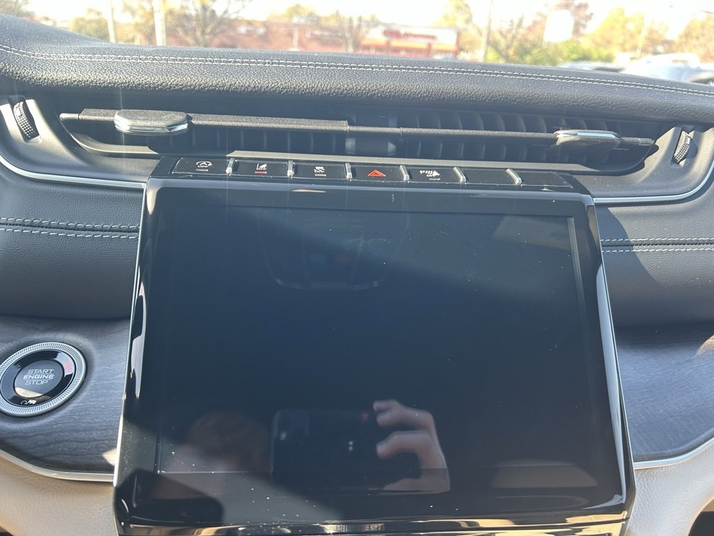 New 2025 Jeep Grand Cherokee Limited w/ Luxury Tech Group II image 21