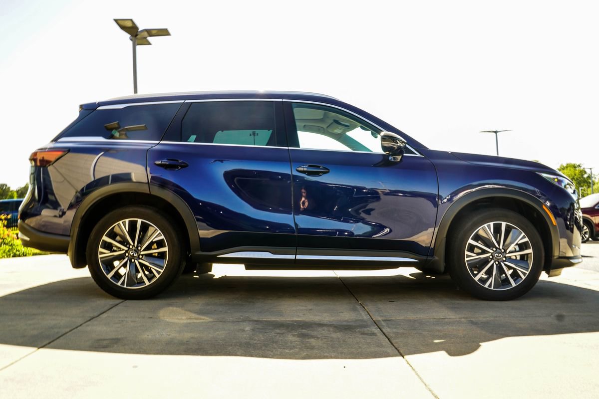 Certified 2026 INFINITI QX60 Luxe w/ Family Package FWD image 9