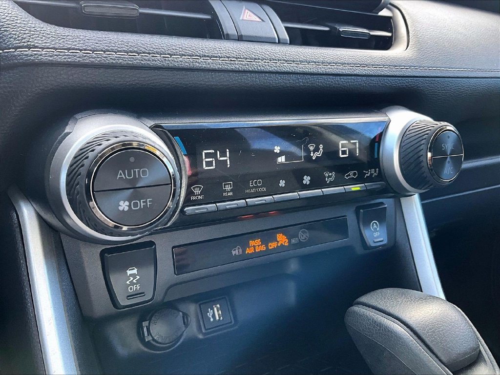 Used 2025 Toyota RAV4 XLE AWD/4WD image 26