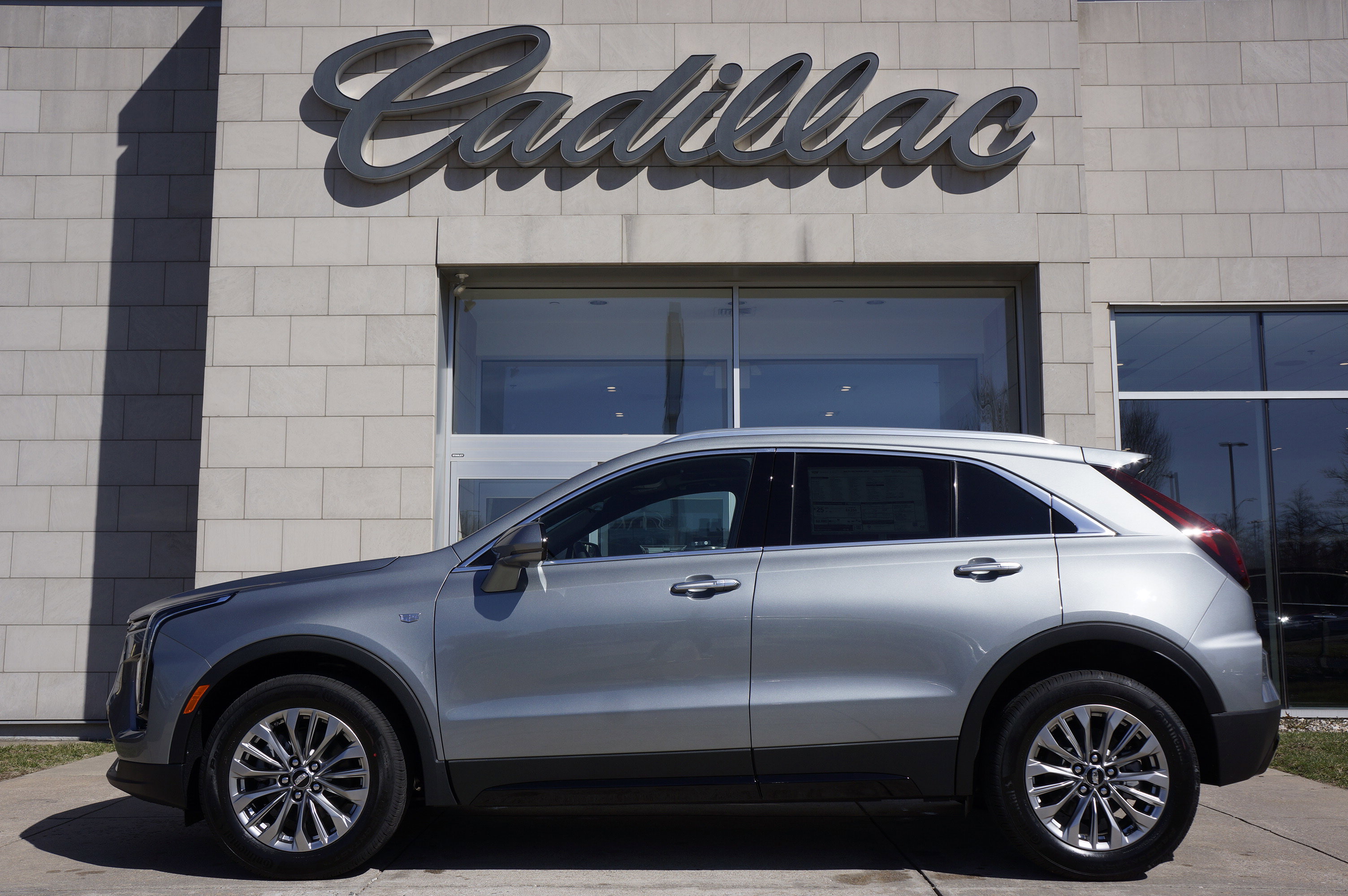 Used 2025 Cadillac XT4 Premium Luxury image 10