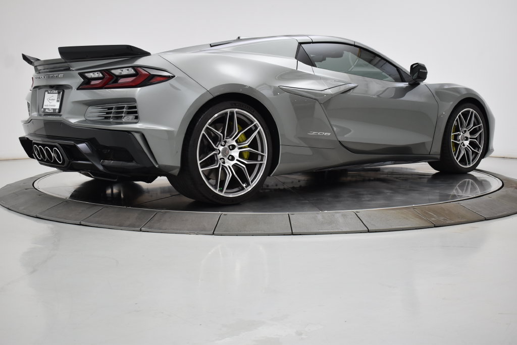 Used 2024 Chevrolet Corvette Z06 RWD image 32