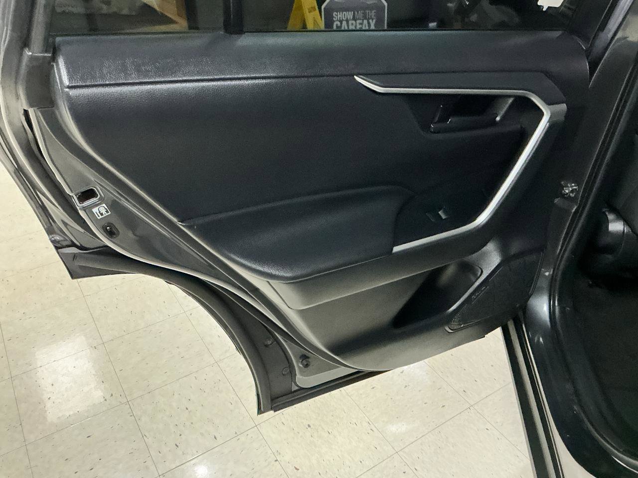 Used 2019 Toyota RAV4 LE AWD/4WD image 21