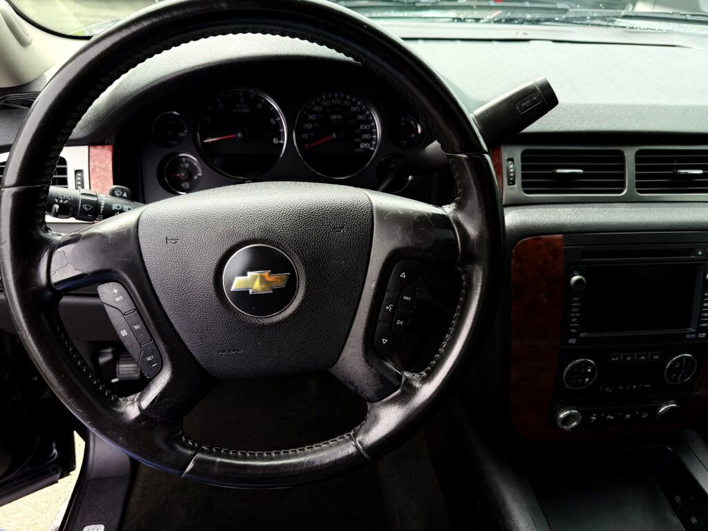 Used 2007 Chevrolet Tahoe LTZ w/ LTZ Preferred Equipment Group AWD/4WD image 16