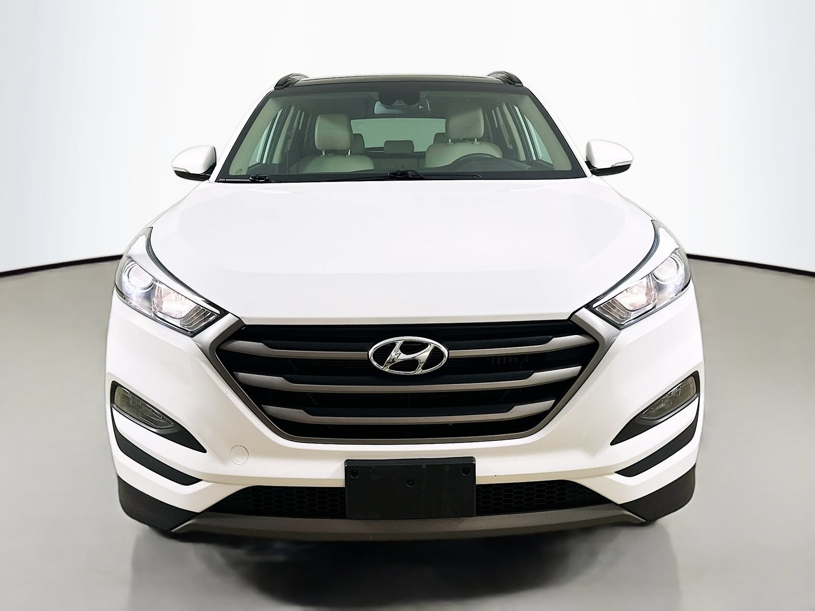 Used 2016 Hyundai Tucson Limited w/ Option Group 03 FWD image 2