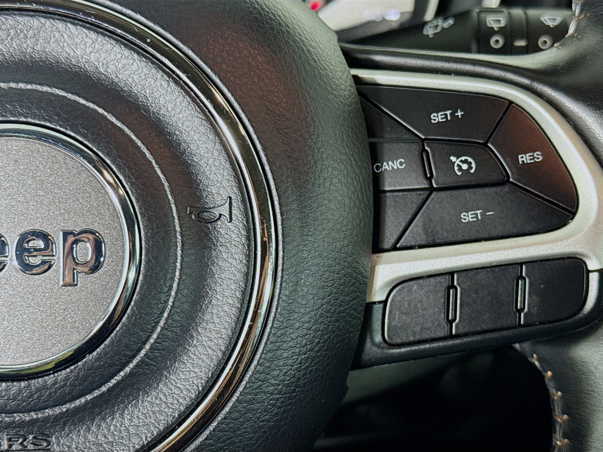 Used 2018 Jeep Compass Limited w/ Navigation Group FWD image 14