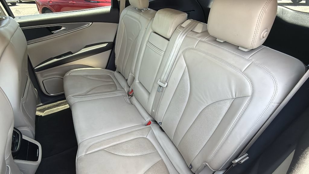 Used 2019 Lincoln Nautilus Select w/ Cargo Utility Package FWD image 17