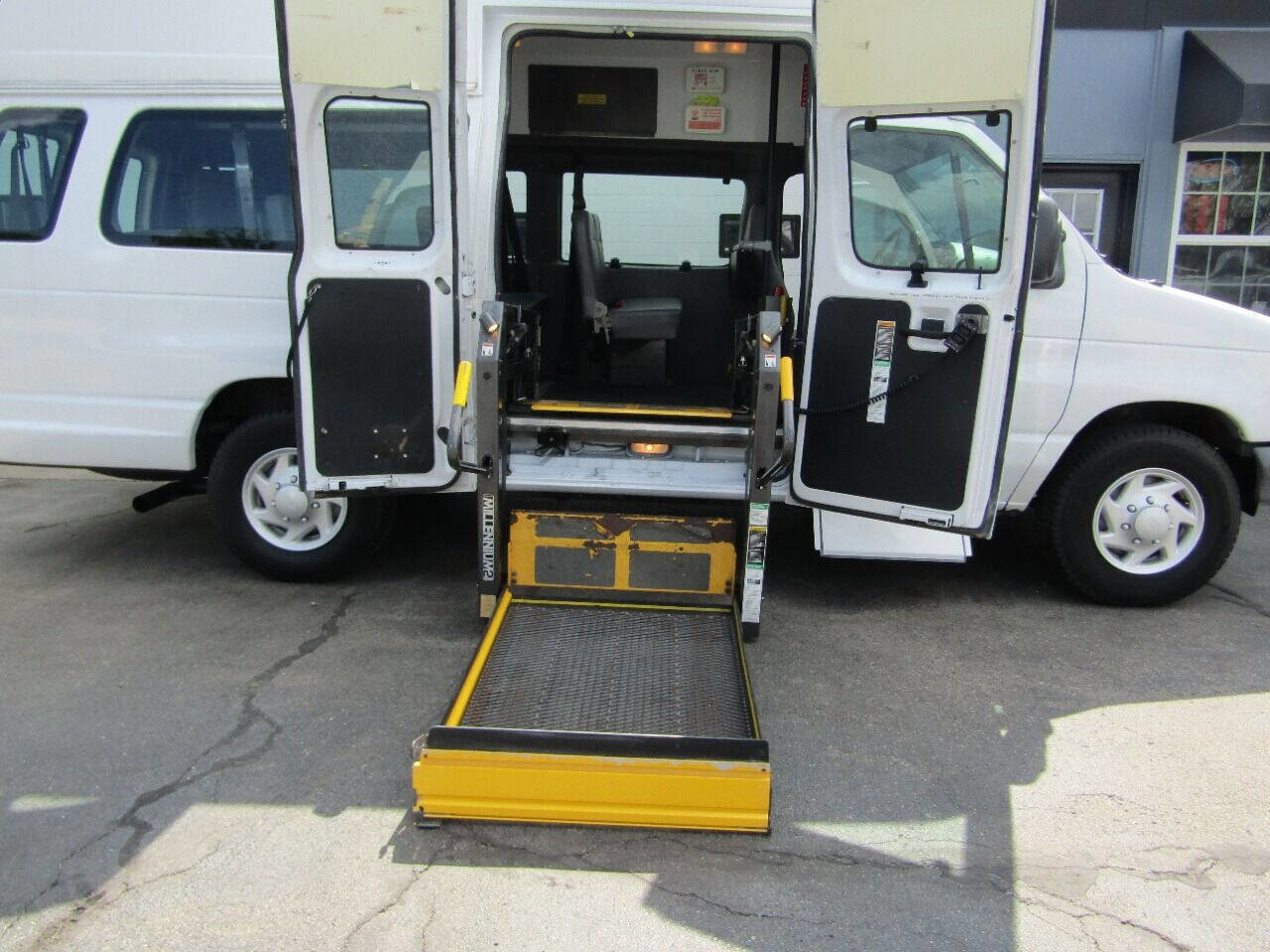 Used 2007 Ford E-350 and Econoline 350 Extended Super Duty image 6