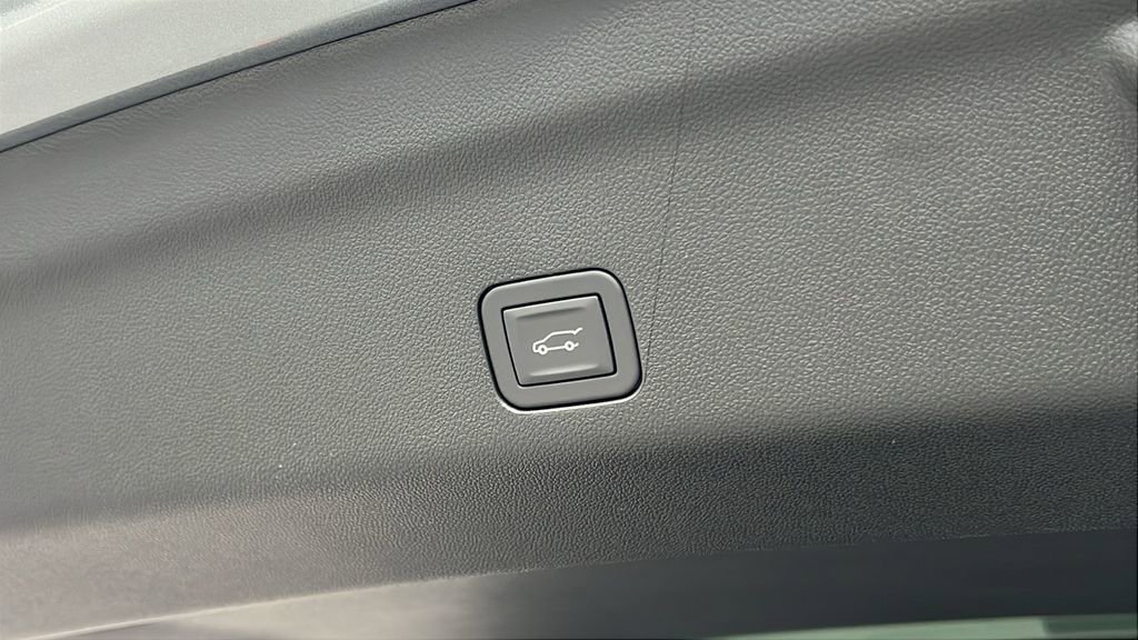 New 2026 Chevrolet Suburban High Country w/ Sun And Tow Package image 9