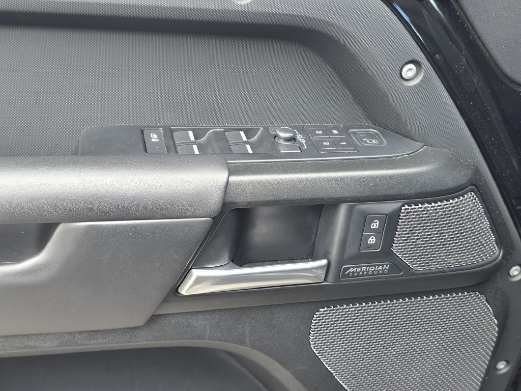 Used 2022 Land Rover Defender 110 V8 AWD/4WD image 18