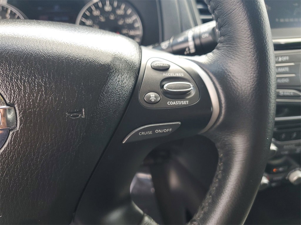 Used 2020 Nissan Pathfinder SV image 30