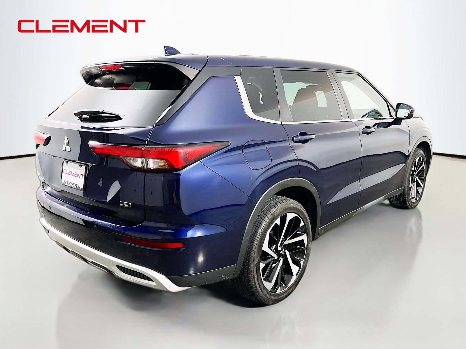 Used 2023 Mitsubishi Outlander ES AWD/4WD image 7
