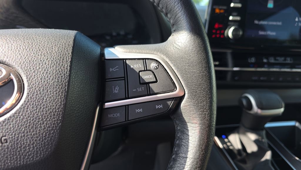 Used 2023 Toyota Sienna XLE image 26