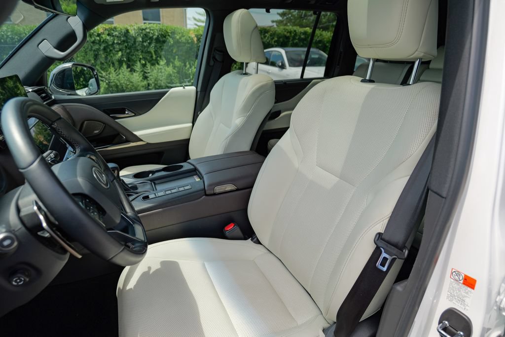 Used 2024 Lexus LX 600 4WD w/ Appearance Package image 24