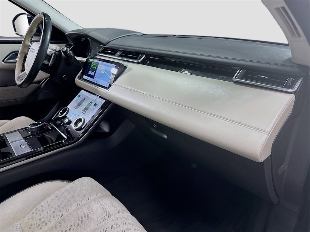 Used 2019 Land Rover Range Rover Velar R-Dynamic SE image 32