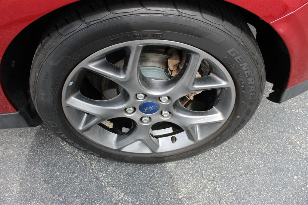 Used 2014 Ford Focus SE w/ Equipment Group 201A FWD image 16