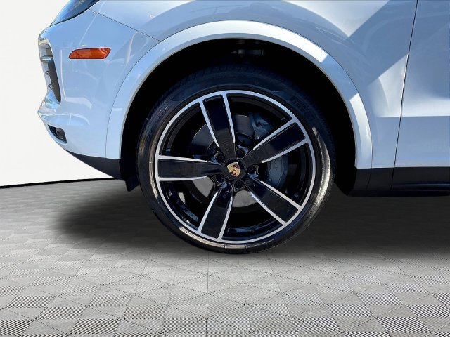 Used 2023 Porsche Cayenne S w/ Premium Package Plus AWD/4WD image 35