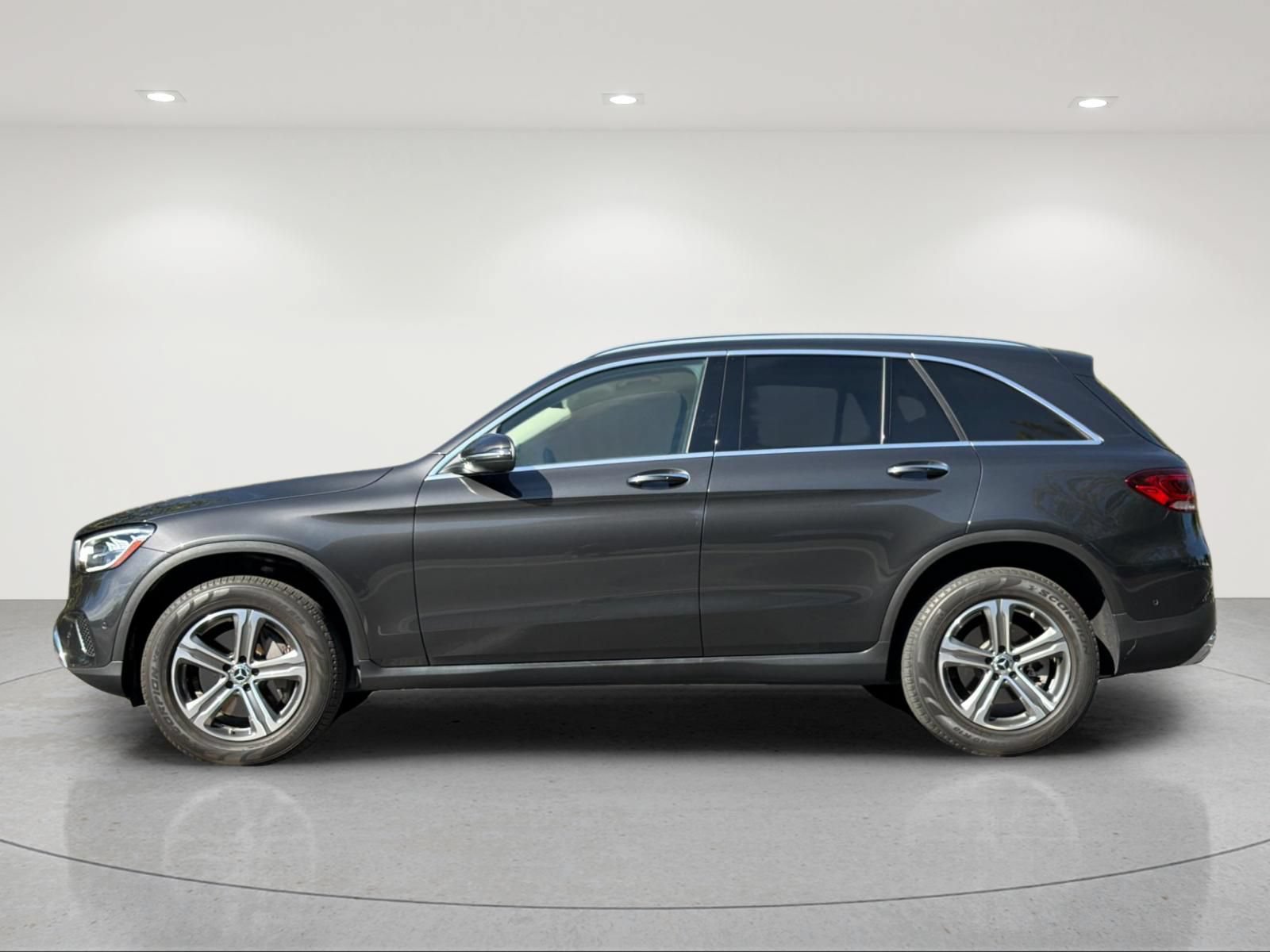 Used 2021 Mercedes-Benz GLC 300 4MATIC image 2