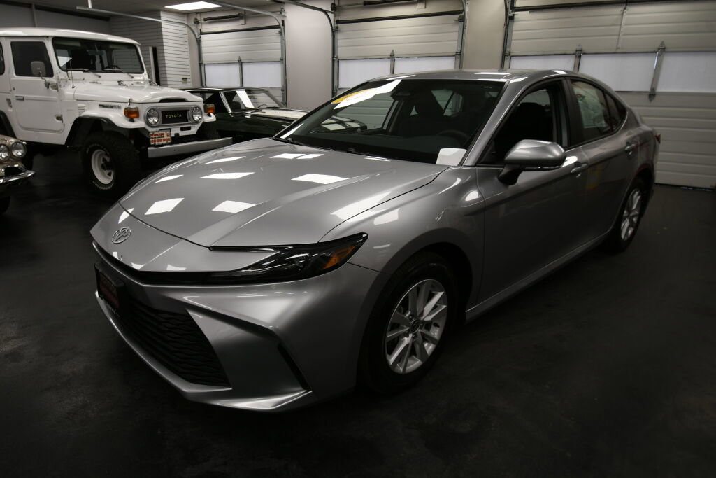 Certified 2025 Toyota Camry LE image 3