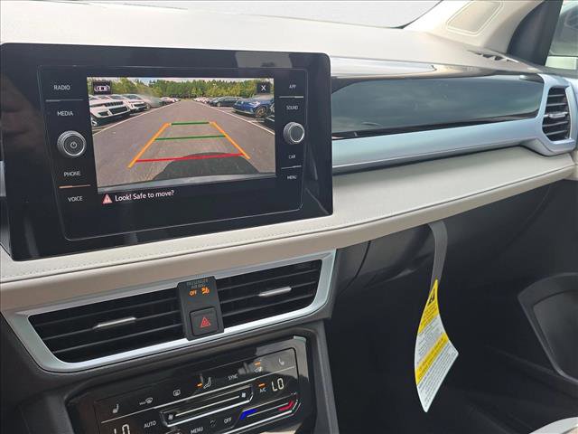 New 2025 Volkswagen Taos SE image 13