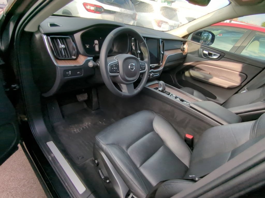 Used 2022 Volvo XC60 B5 Momentum FWD image 7