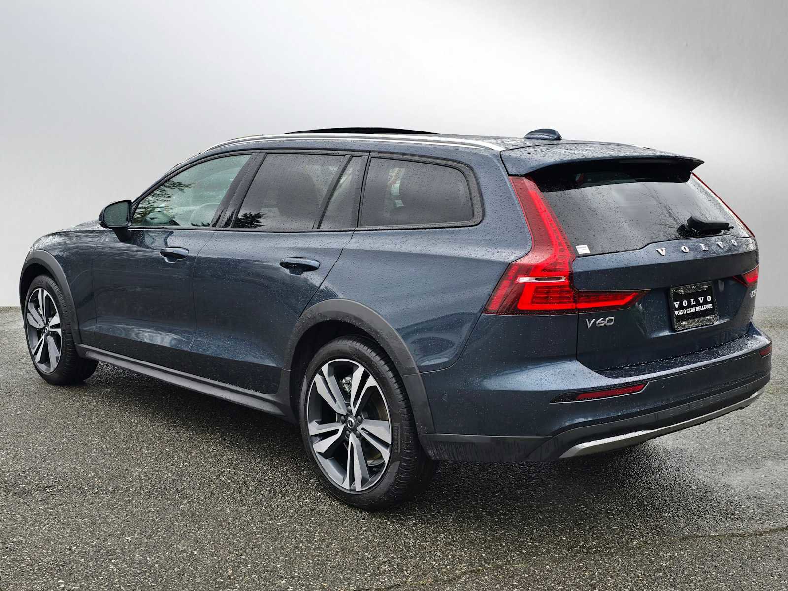 Certified 2025 Volvo V60 B5 Cross Country Plus image 5