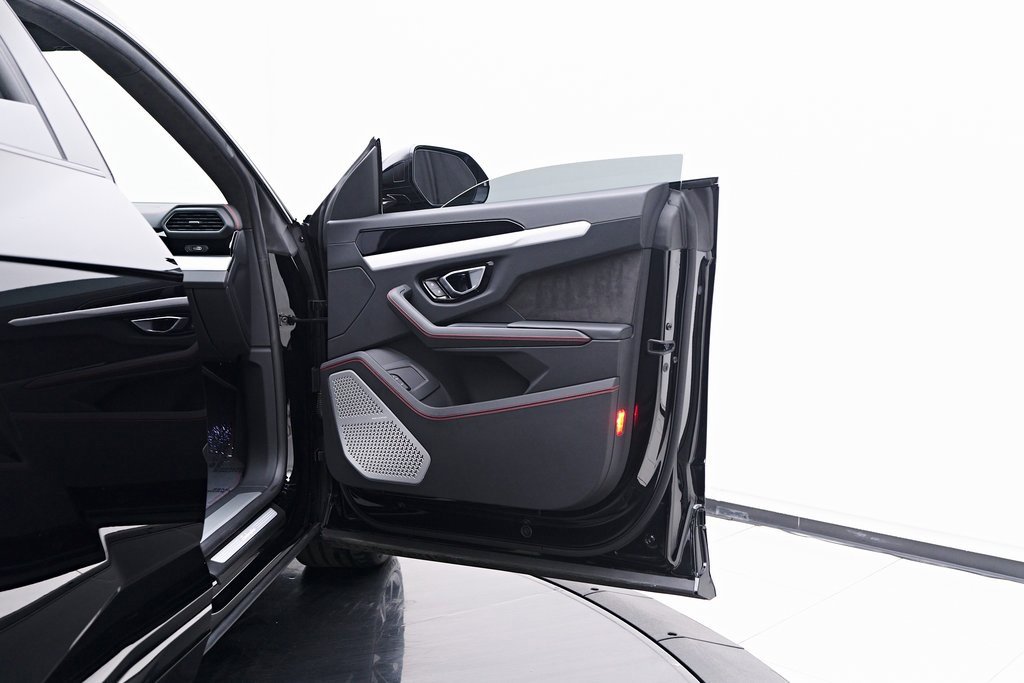 Used 2022 Lamborghini Urus image 28