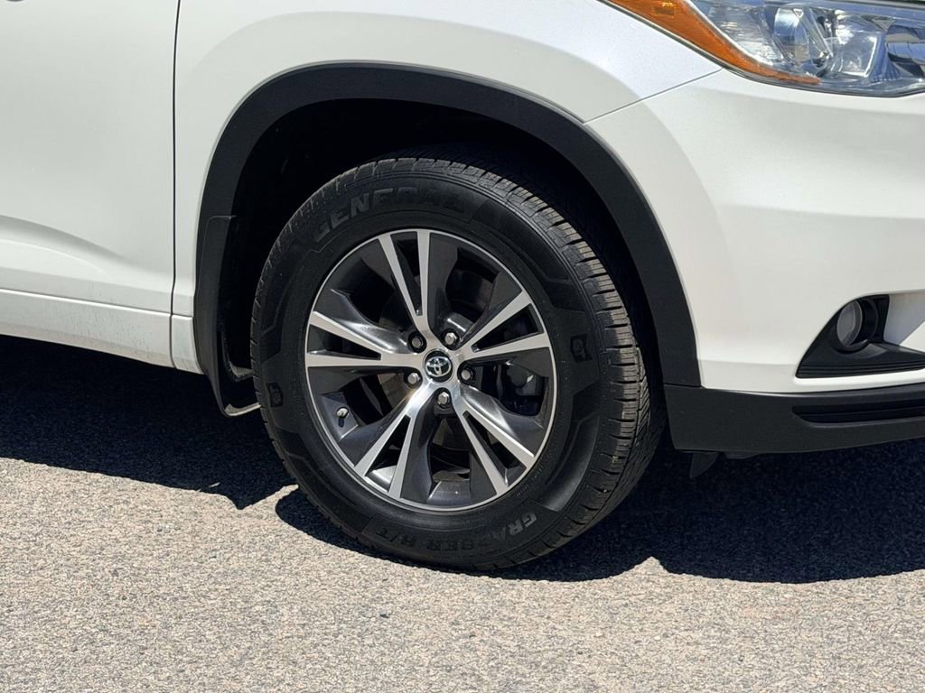 Used 2016 Toyota Highlander XLE AWD/4WD image 27
