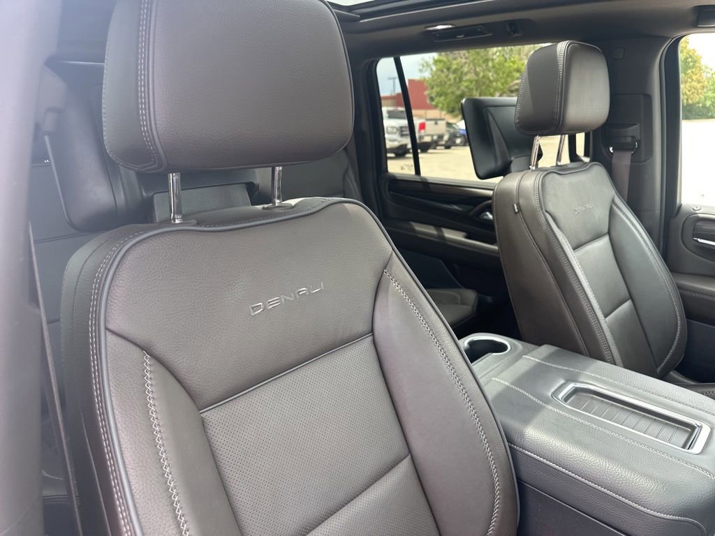 Used 2024 GMC Yukon XL Denali w/ Advanced Technology Package AWD/4WD image 35
