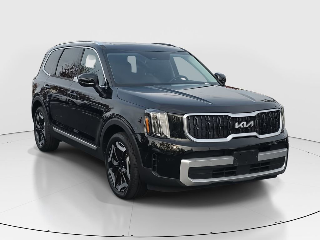 Used 2024 Kia Telluride EX w/ EX Captain's Chair Package image 3