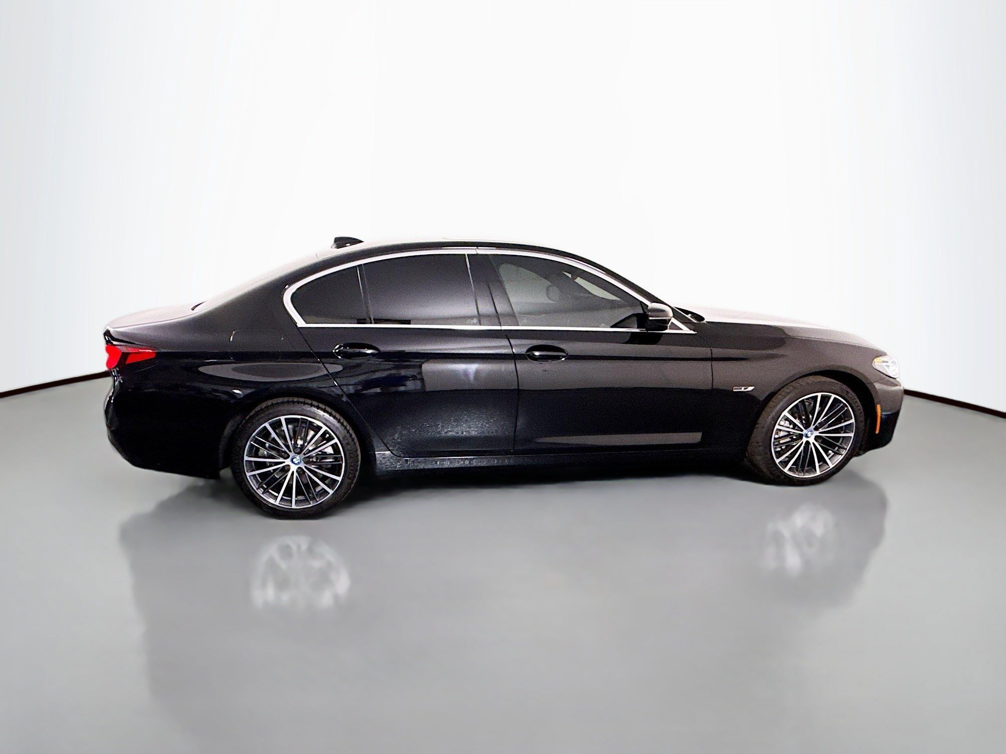 Used 2023 BMW 530e w/ Convenience Package RWD image 11