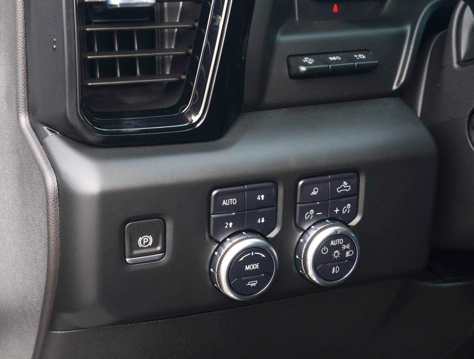 Used 2024 GMC Sierra 1500 AT4 w/ Technology Package AWD/4WD image 25